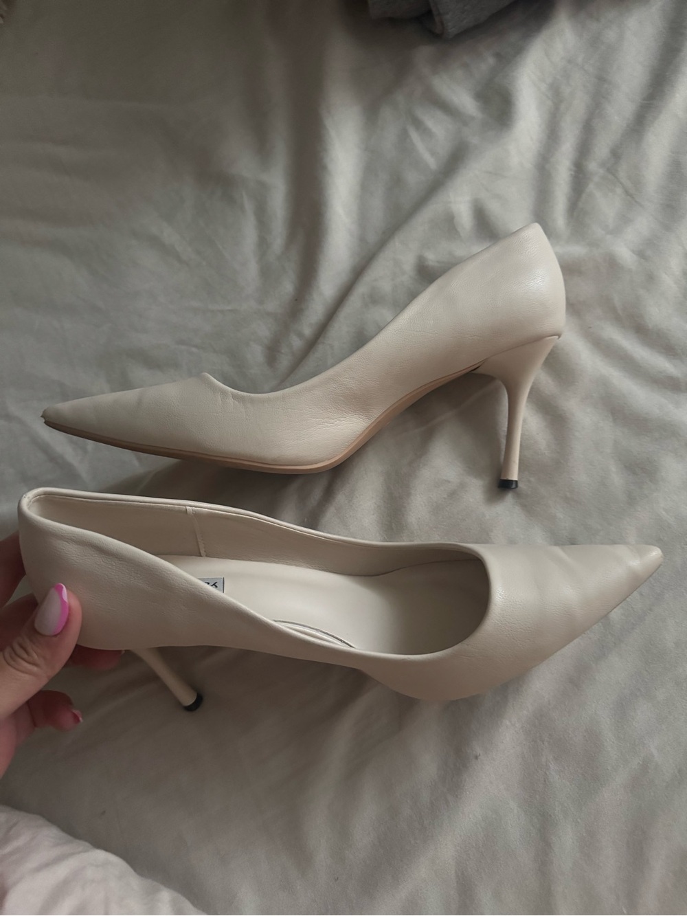 Women’s Pointed-Toe Cream High Heel Pumps